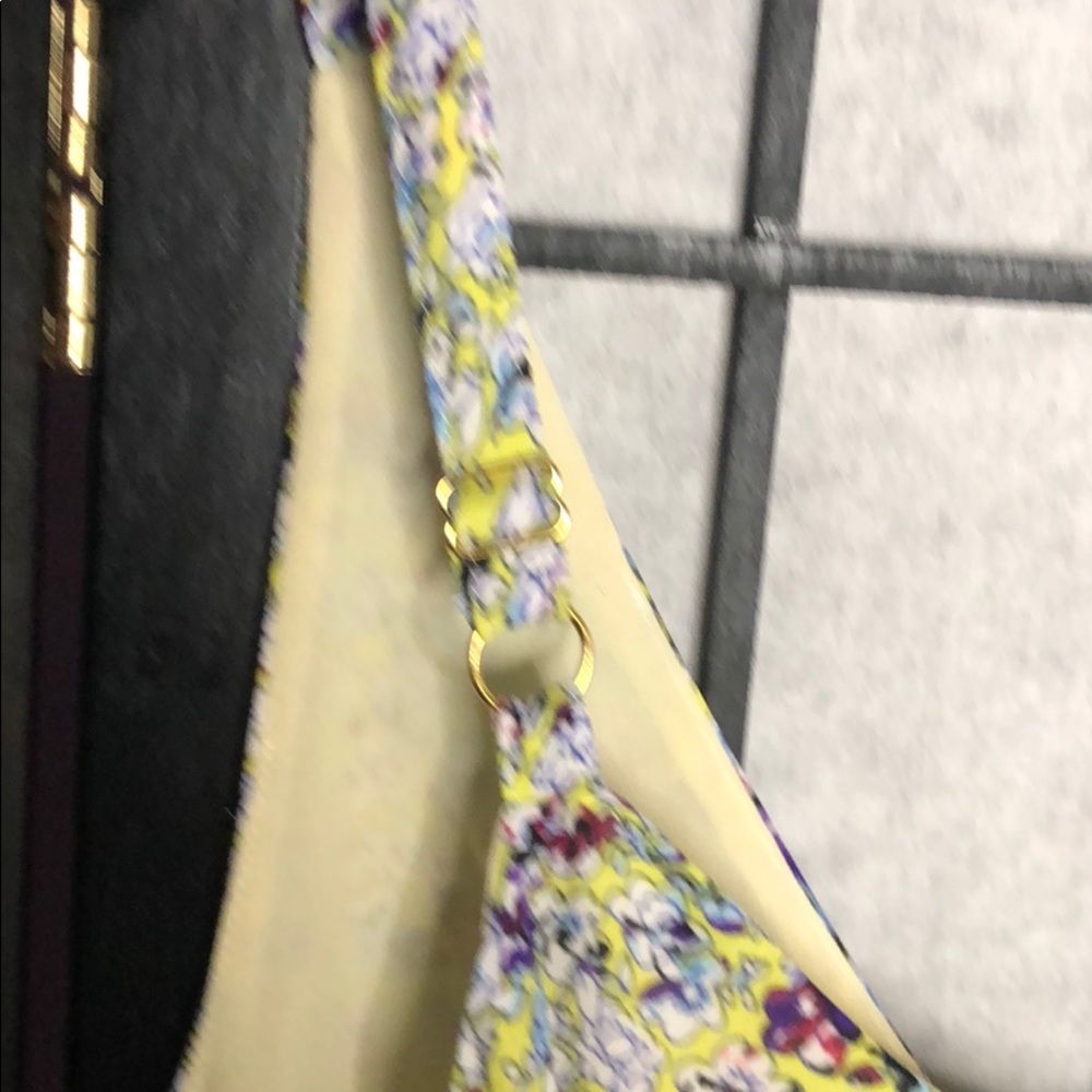 CABI SCATTER PRINT FLORAL CAMI Sz L - Picture 6 of 10